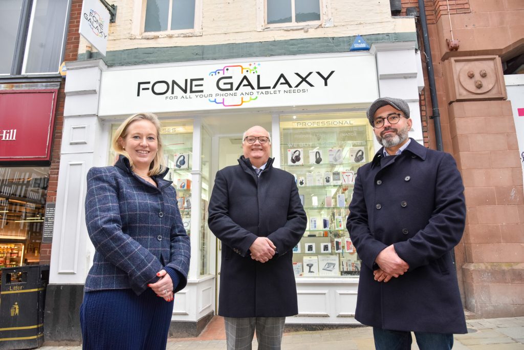 L-R-Morris-Propertys-Sarah-Evans-and-Neil-Anderson-join-Fone-Galaxy-director-Hassan-on-his-recent-move-to-4-Pride-Hill-scaled