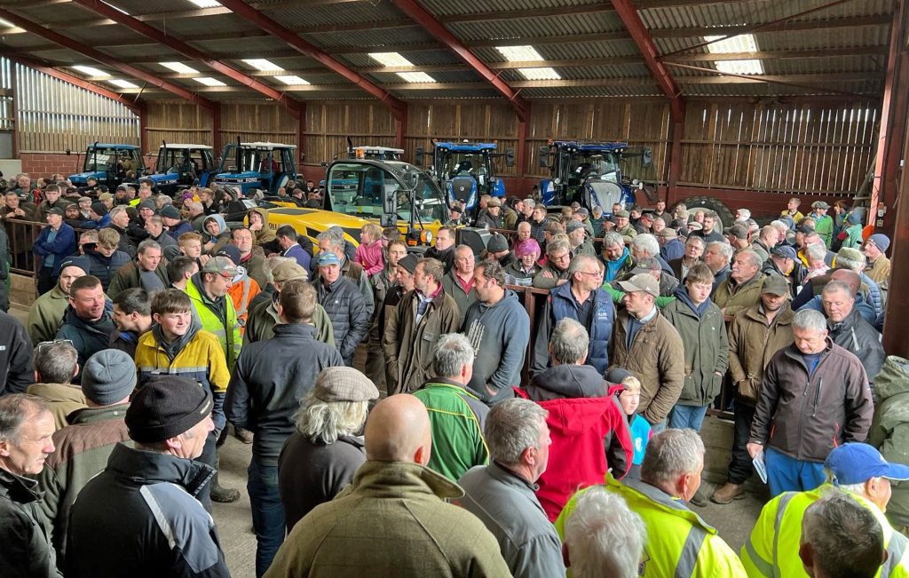 Colemere House Farm sale crowd