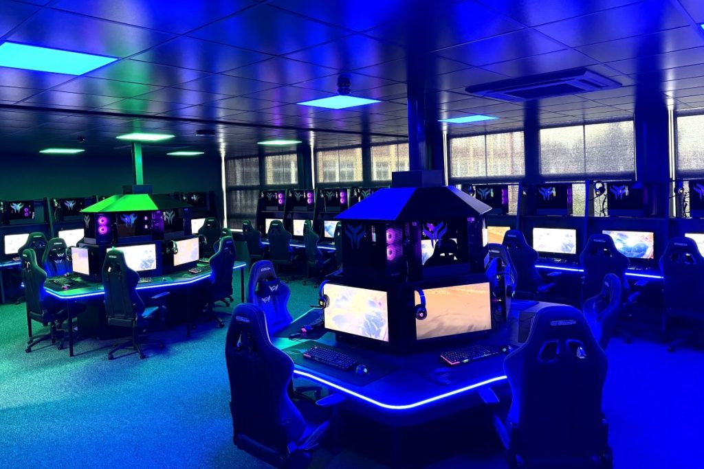 ESPORTS4
