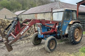 1975 Ford 4000 2wd CW Quickie 2560 Front End Loader